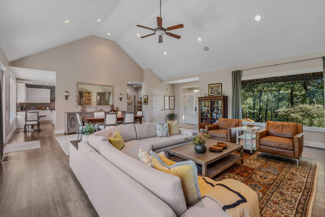 Great room, vaulted ceiling